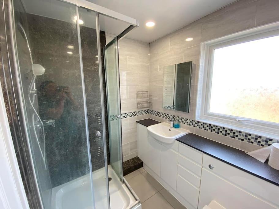 Three Bedrooms House In Γουίνσδορ Εξωτερικό φωτογραφία