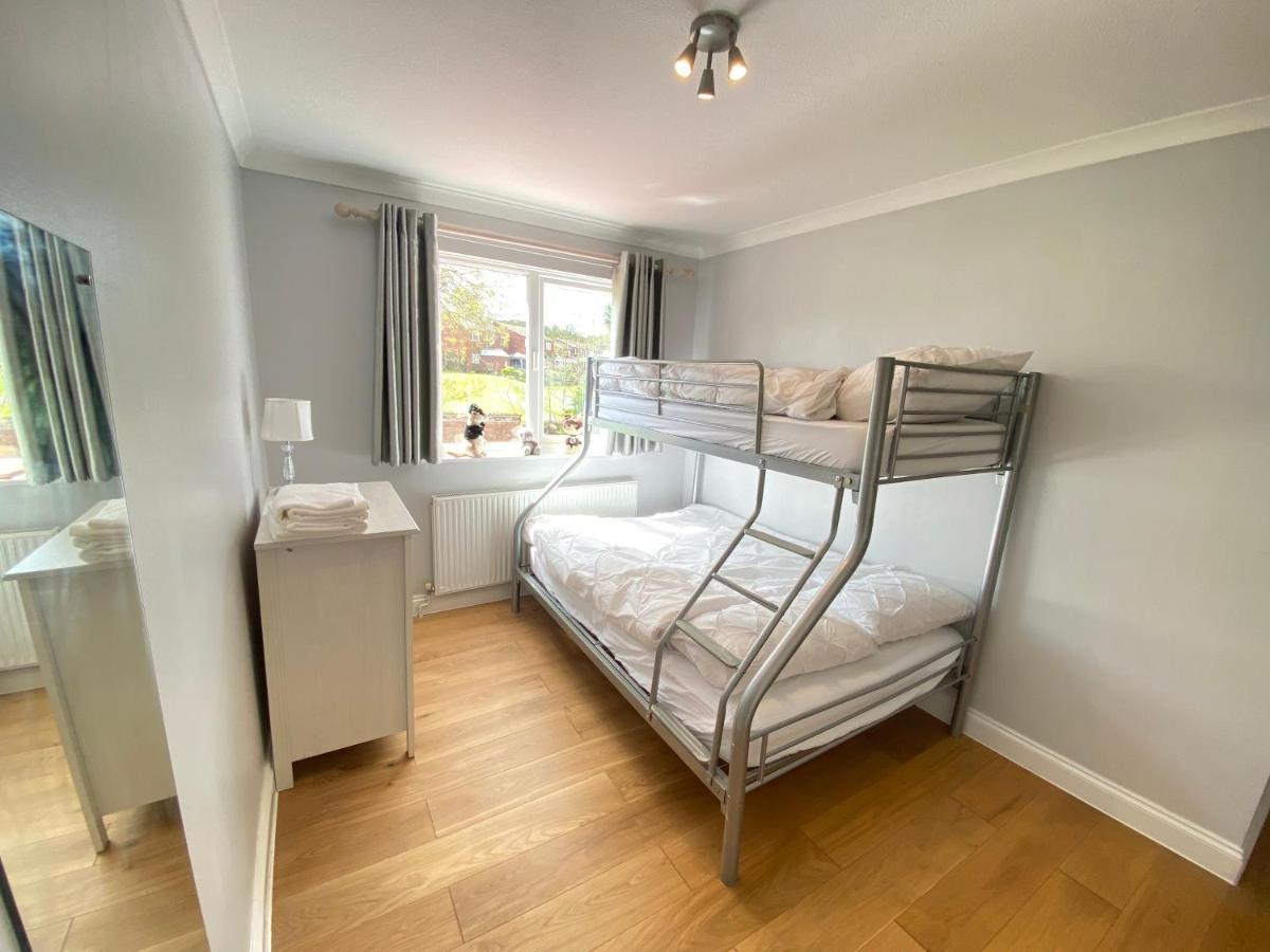 Three Bedrooms House In Γουίνσδορ Εξωτερικό φωτογραφία
