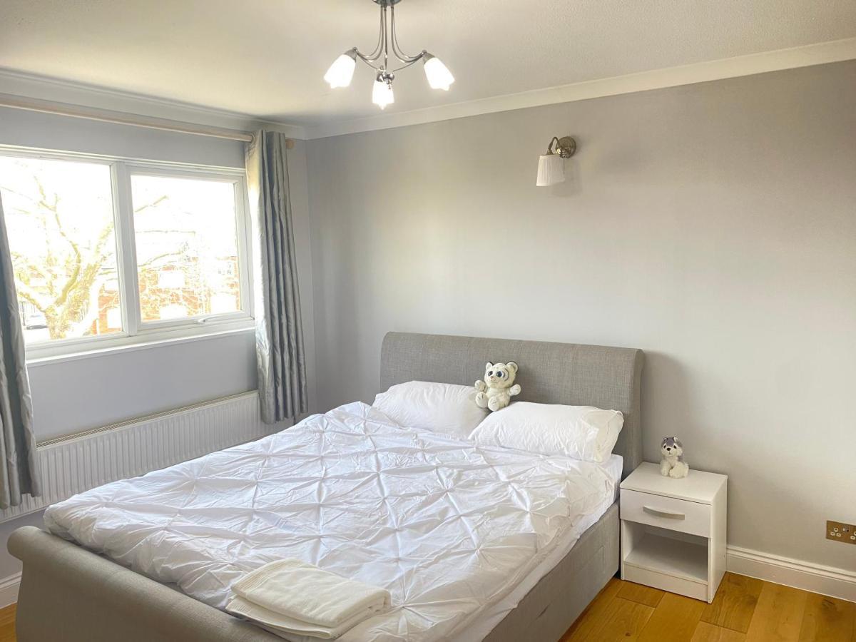 Three Bedrooms House In Γουίνσδορ Εξωτερικό φωτογραφία